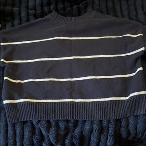 Hollister Sweater in Navy and White.      Worn a little but like new